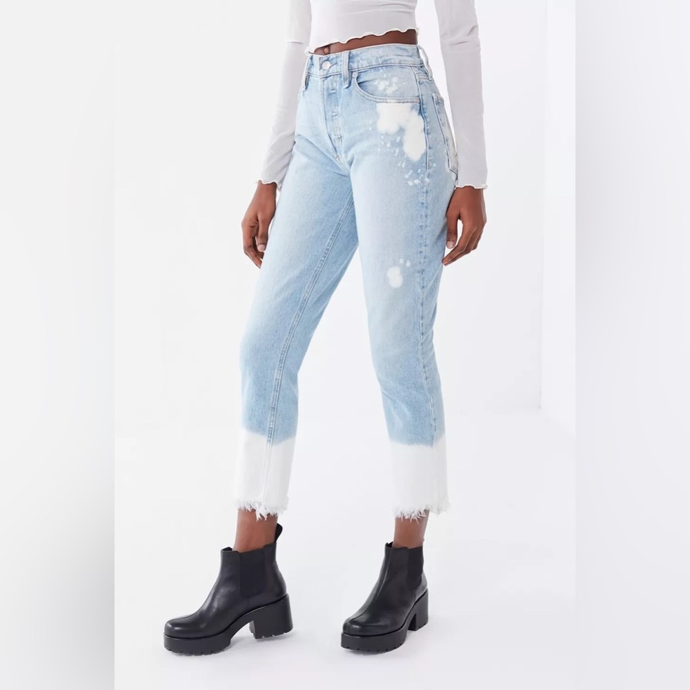 SOCIALITE Thea Dip-Dyed High-Rise
Cropped Jean $189 MSRP